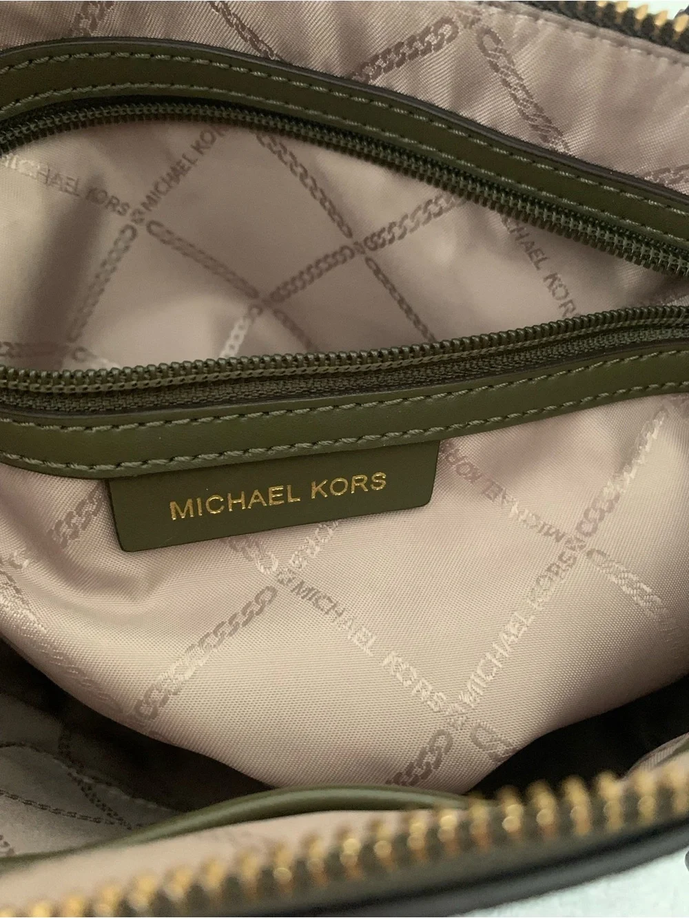 Michael Kors Olive Signature Sullivan
Convertible Tote Tote with Gold Hardware - Picture 8 of 10
